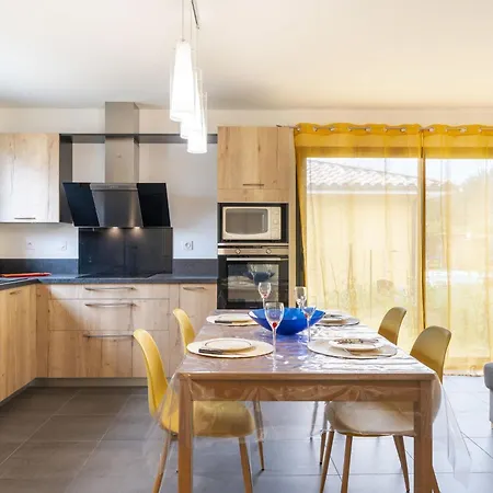 Alouedes By Interhome Tosse